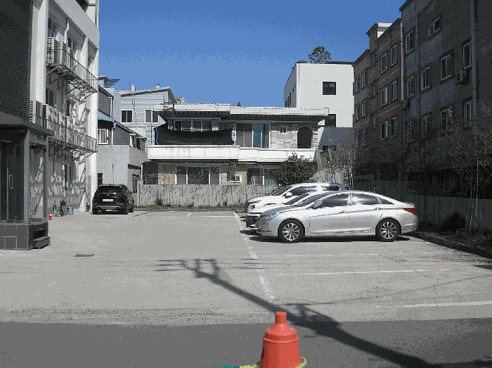 본건 후면지 주차장