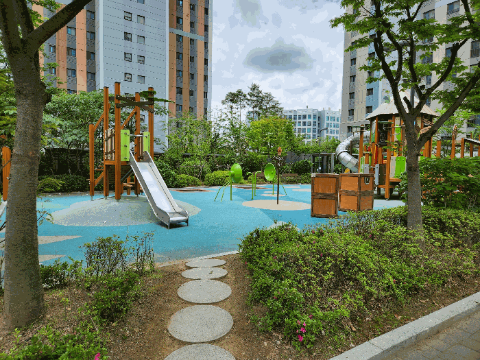 단지내 어린이 놀이터