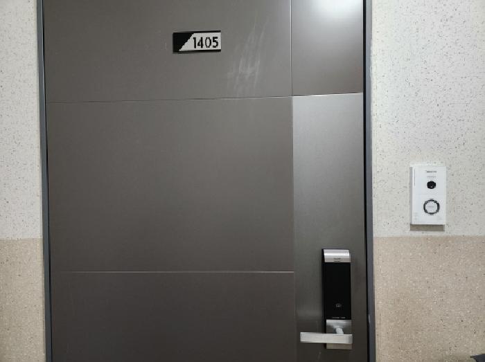 14층 1405호 출입문