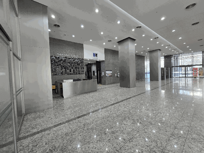 B동 1층 로비