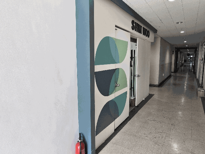 본건 출입문 및 복도