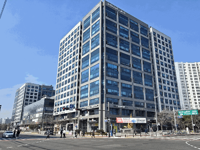 본건 건물 전경
(남동측 촬영)