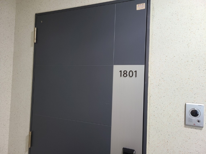 본건 입구 전경