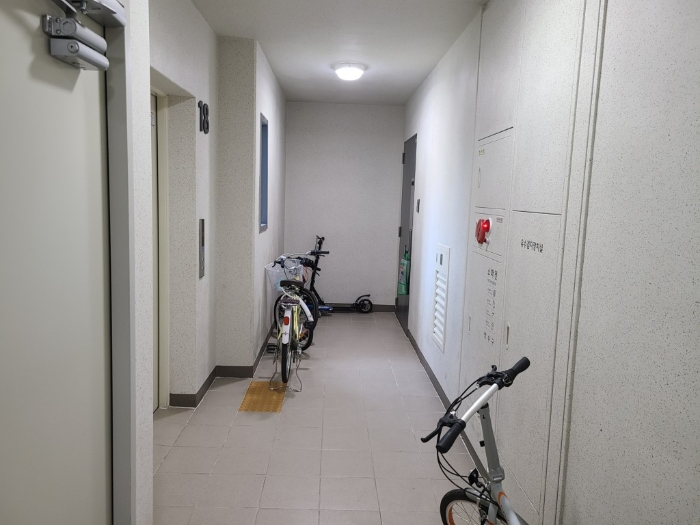 본건 복도 전경