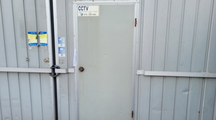 목록 2. 1층 출입문