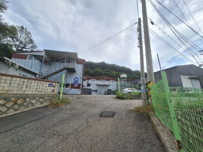 [ 본건 기호(1-4) 전경 - 북동측에서 촬영 ]