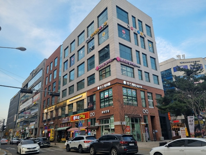 본건 남서측에서 촬영