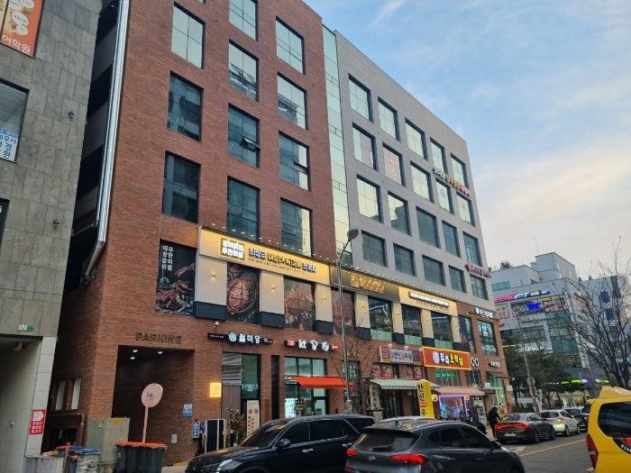 본건 북서측에서 촬영