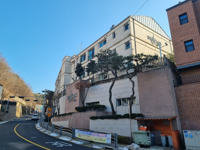 본건 북서측에서 촬영