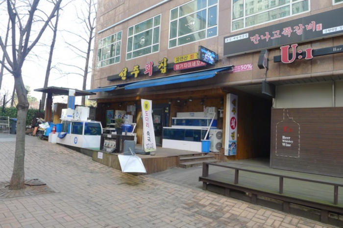 본 건물 외부전경(입구)