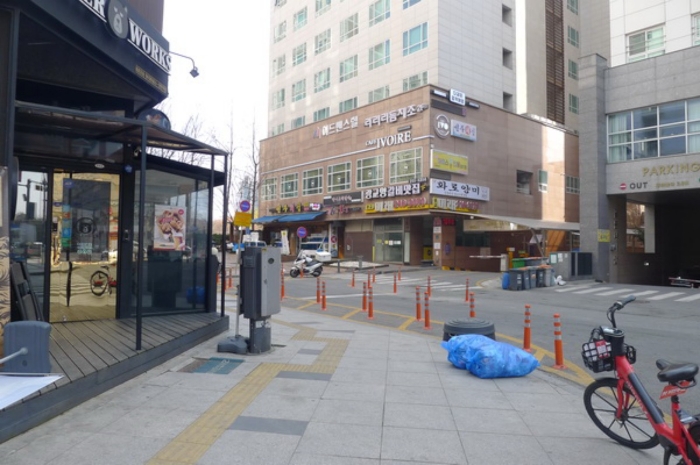 집합건물 전경 북서측에서 촬영