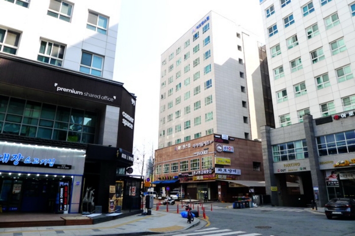 집합건물 전경 북서측에서 촬영