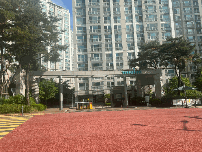 본건이 속한 "광주 태전동 우림필유" 단지 주출입구 전경