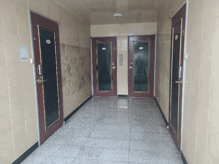 본건 건물 지상3층 복도 전경