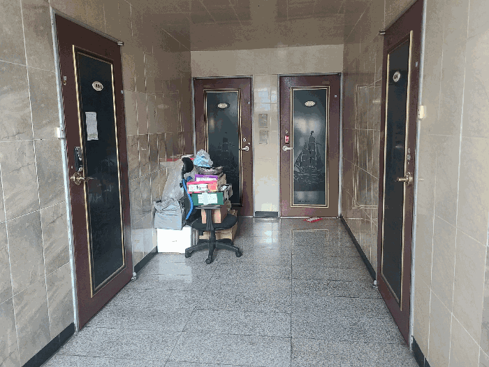 본건 건물 지상4층 복도 전경