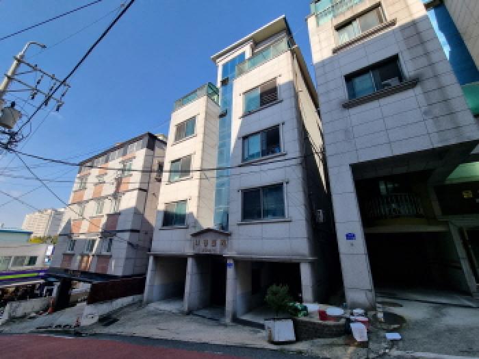 우측 대각선 촬영