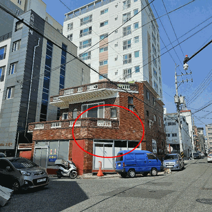 본건(기호(1), 기호(2-1) 전경(남동측에서 촬영)