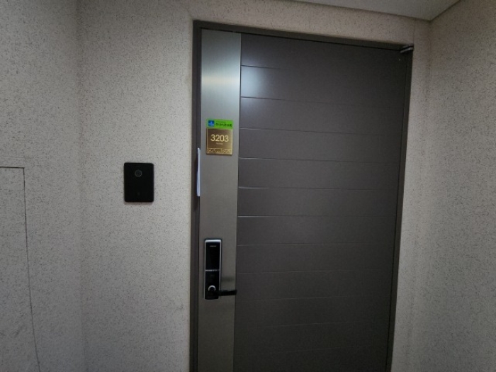 출입문 및 안내장