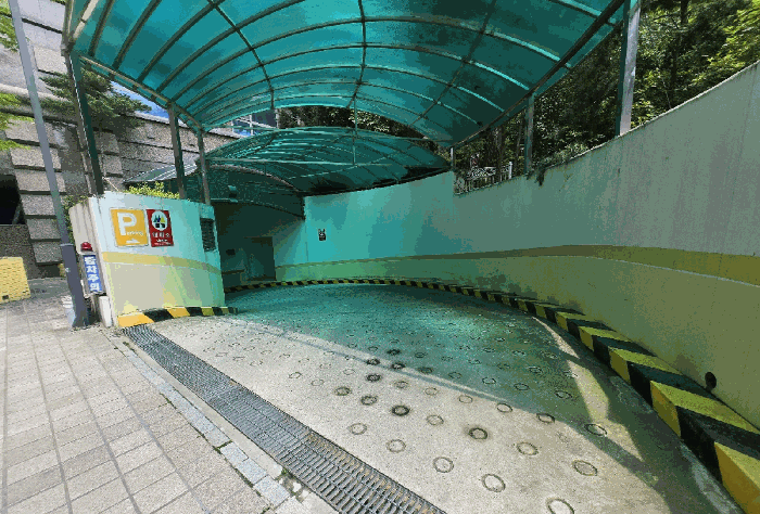 지하주차장 출입