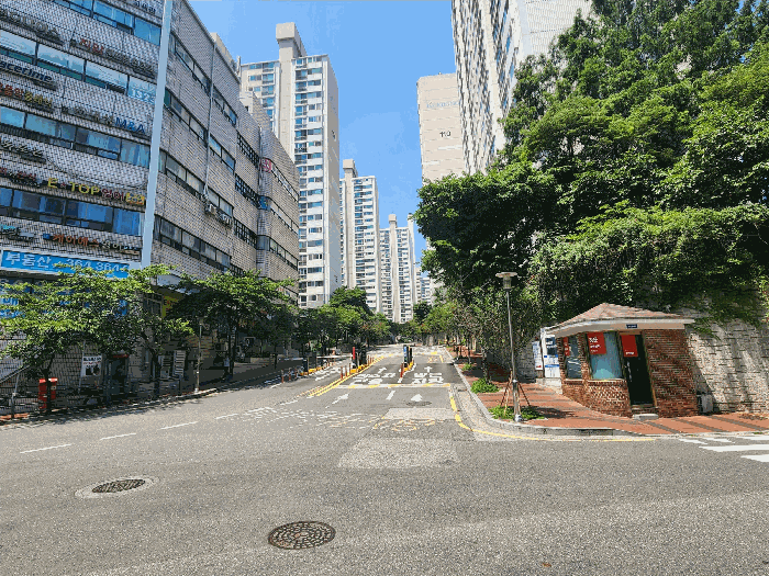 단지 입구 전경