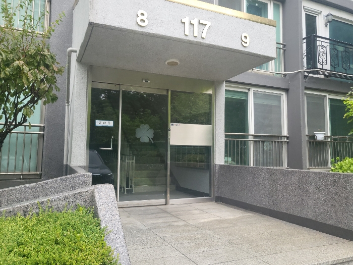 [1층 공동출입구]