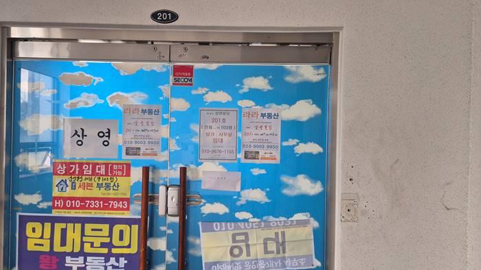 2층 : 상영 (안내문부착)