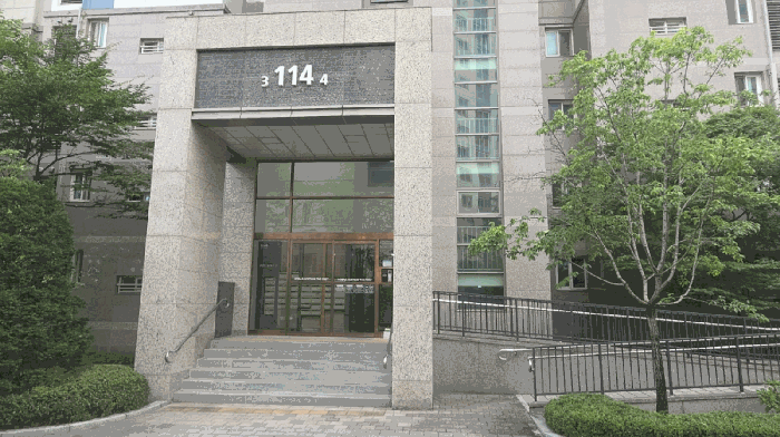 114동 3ㆍ4호 라인 1층 출입구