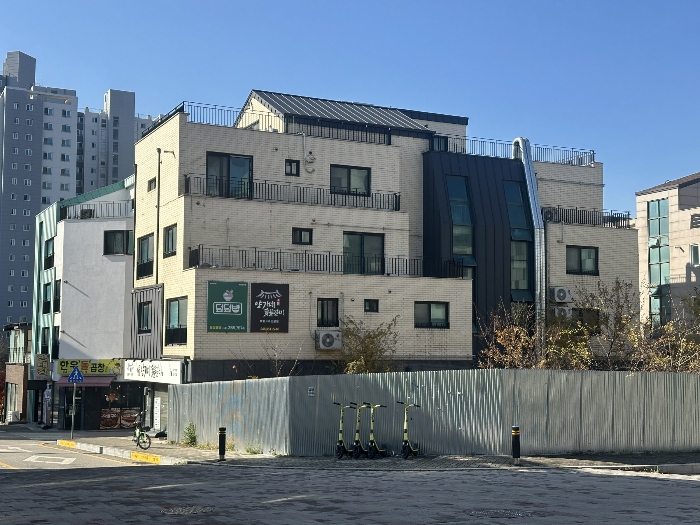 본건 후면