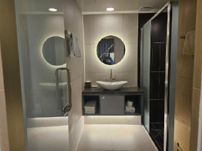 목록 1-2번 지상의 목록 5번 목적건물(공부상 8동,현황은 7동) 전경(객실 내부)