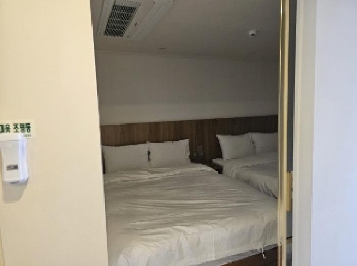 목록 6번 지상의 목록 9번 목적건물(공부상 7동,현황은 6동) 전경(객실 내부)