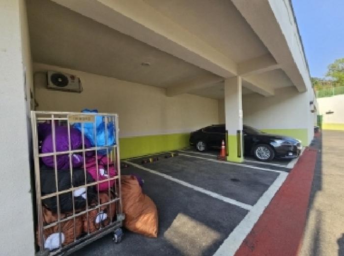 목록 6번 지상의 목록 9번 부속건물(주차장) 전경