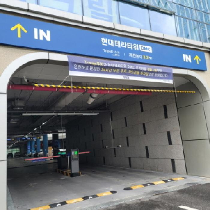 건물 출입구 전