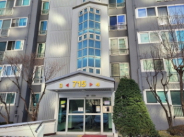 본건 아파트 공동현관문