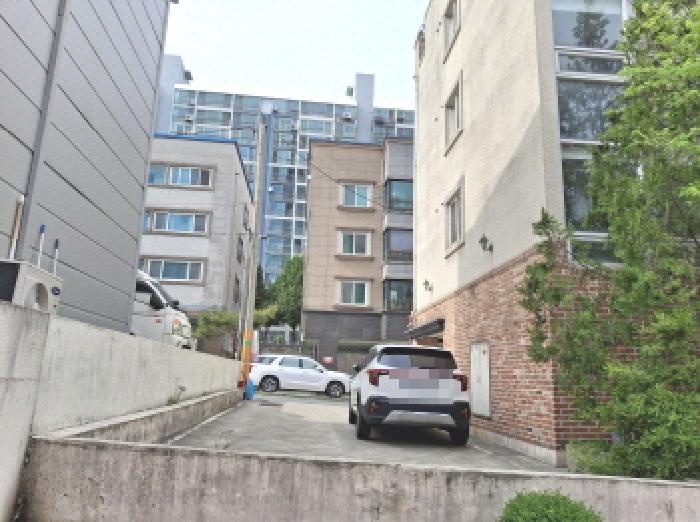 건물 우측 모습