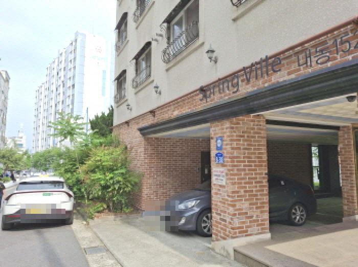 건물 앞쪽 모습