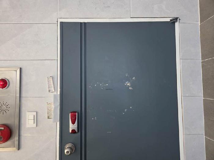 본건 2층 출입문