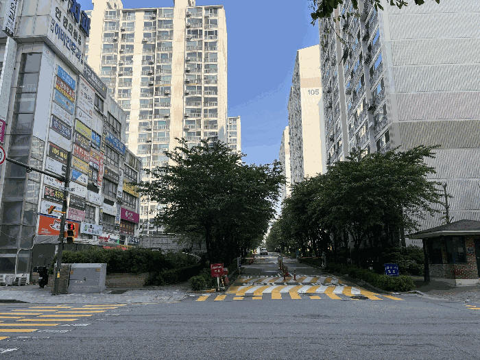 아파트단지 출입구 전경