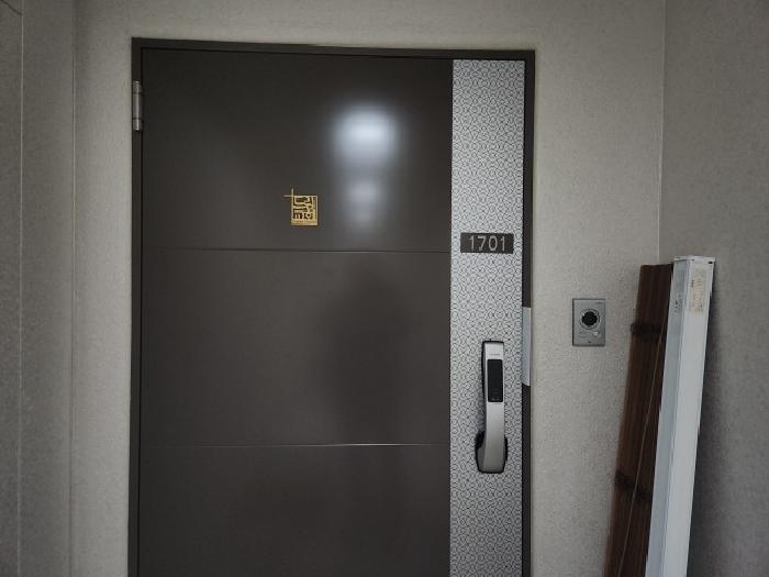 출입문 및 안내장