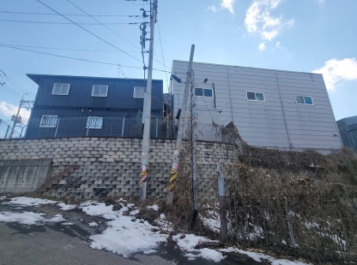 컨테이너 및 목록 2 건물 전경