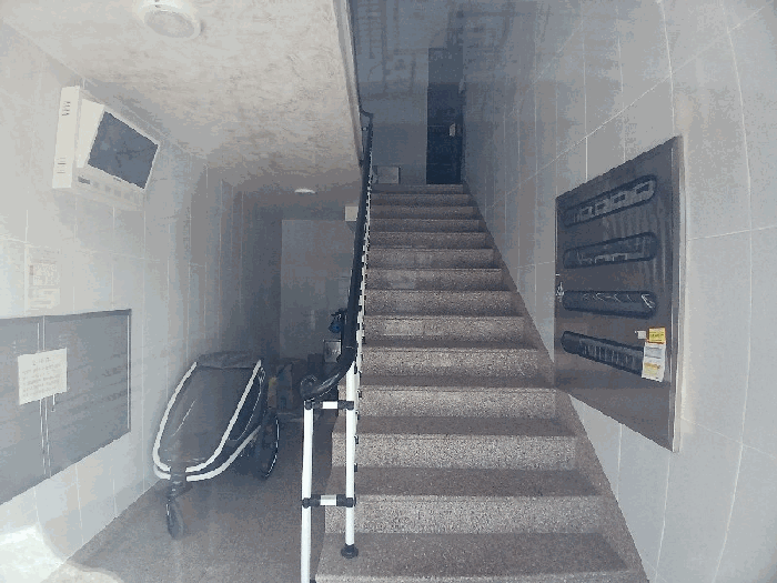 본건 일련번호(2) 계단 전경