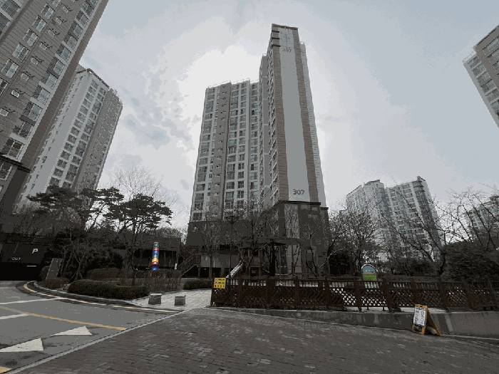 본건 소재 아파트 단지 전경