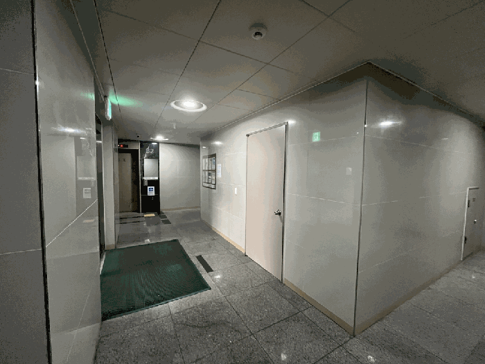 본건 소재 동(307동) 1층 로비