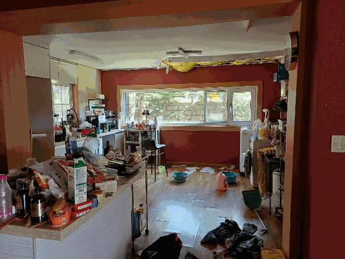 제시목록 외의 물건(기호ㄴ) 내부 및 천정 누수 부분