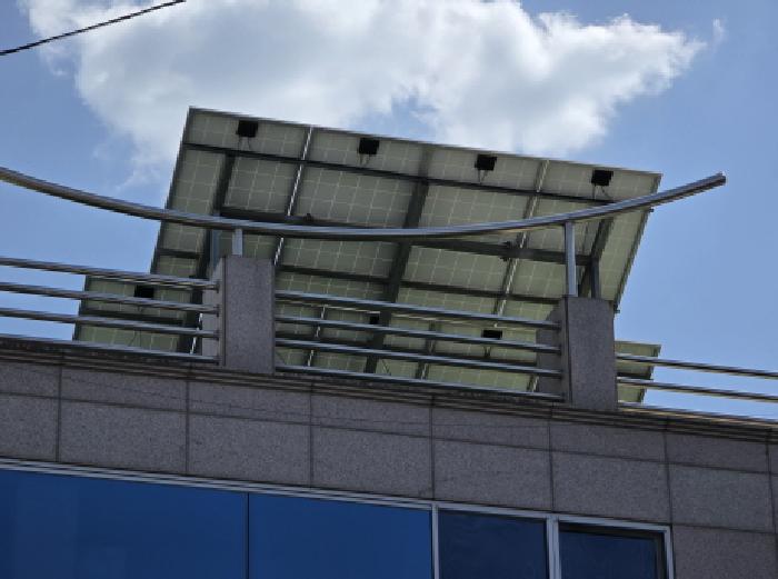 건물 옥상 - 제시외 태양광 패널시설 사진