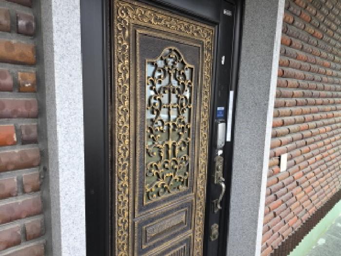 3층 출입문 부동산현황조사 안내문 사진