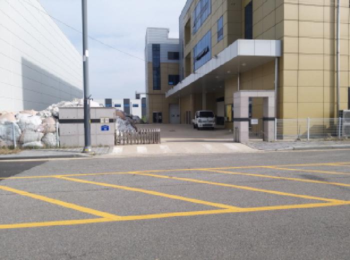 * 본건 목적물 1. 전경(출입문)