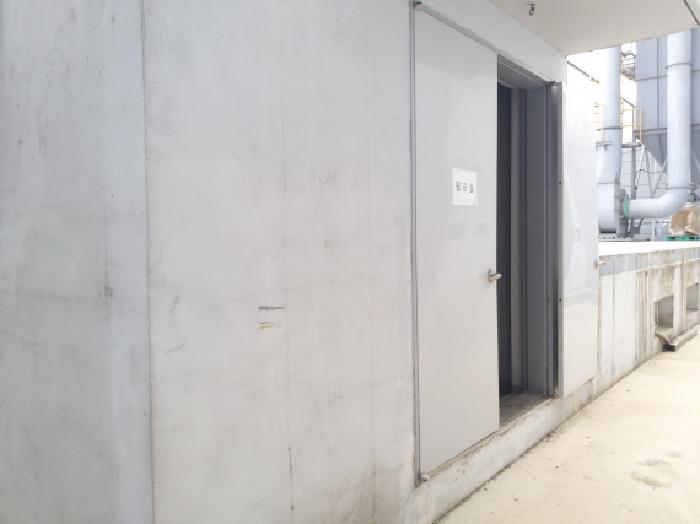 * 본건 목적물 4. 전경(설비동 출입문)