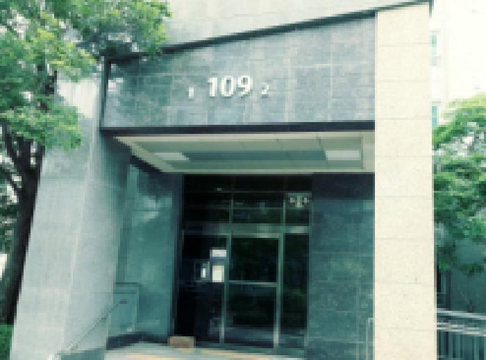 * 공동 출입구 전경