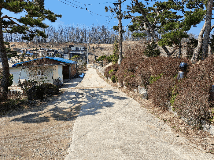 타인 토지등의 지상에 개설된 북측 진입도로