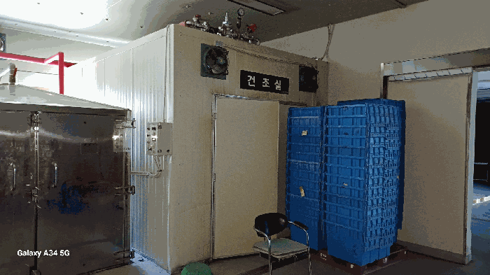 일련번호 4) 소재 제시외 기계기구 건조실